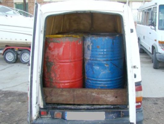 Contrabandişti de motorină, prinşi de poliţiştii de frontieră